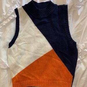URBAN OUTFITTERS- Sweater tank
